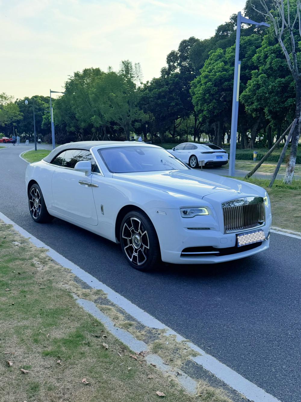 Rolls-Royce Dawn