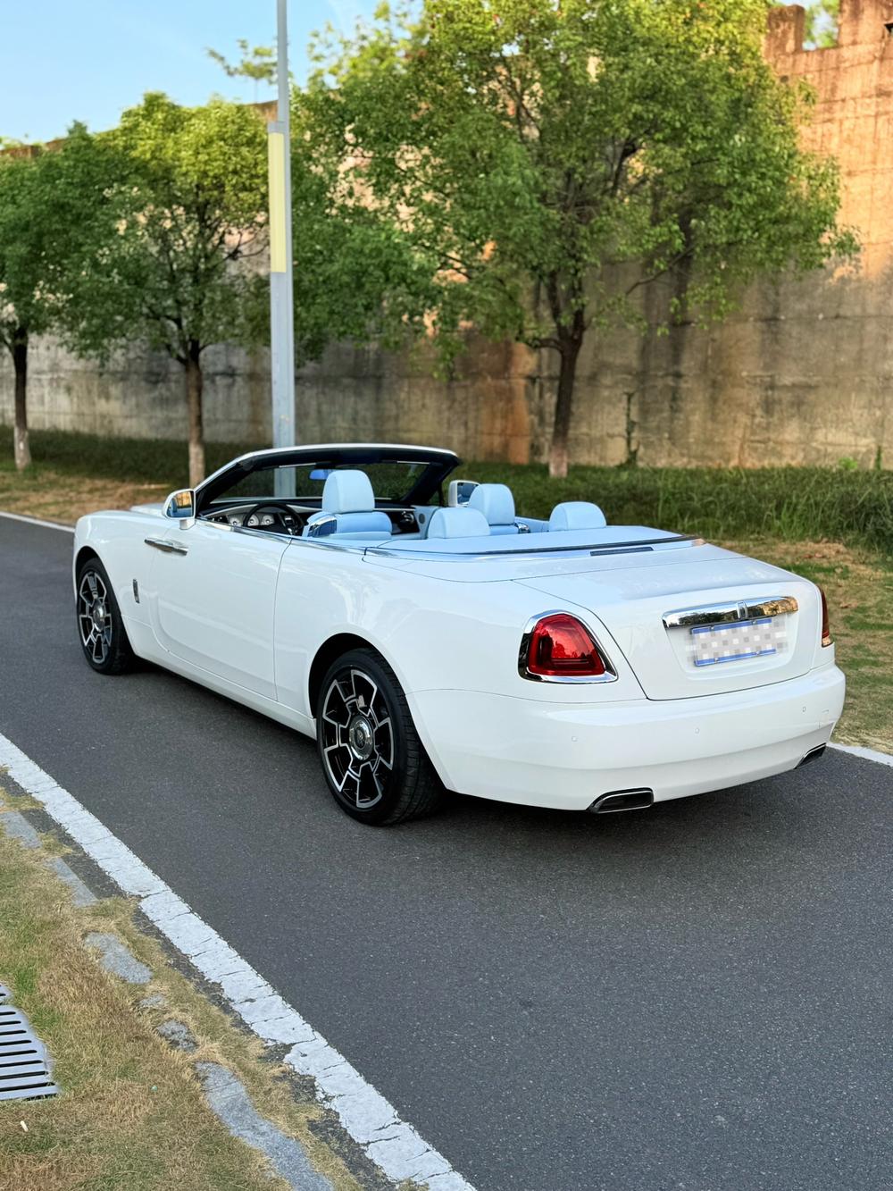 Rolls-Royce Dawn