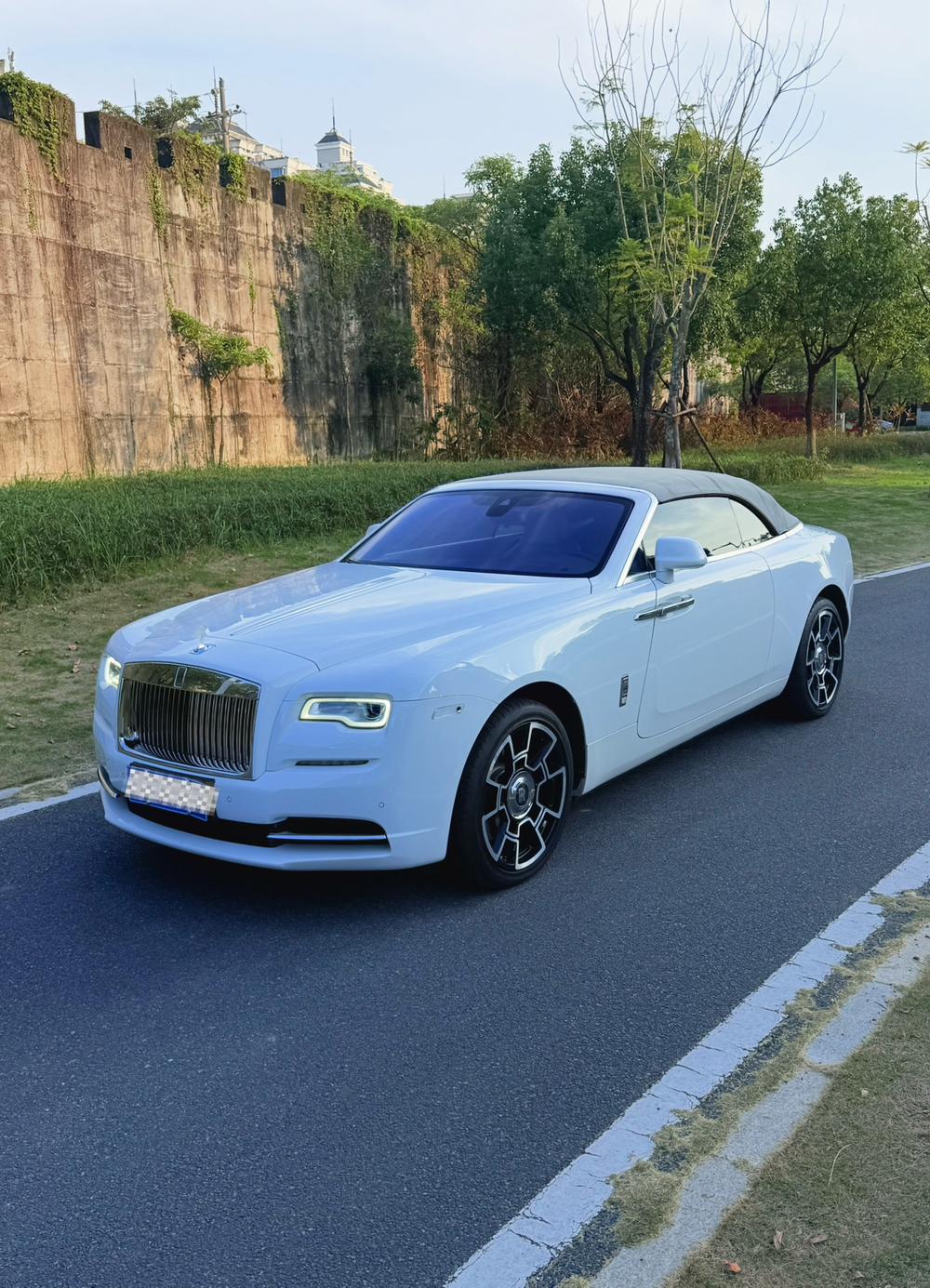 Rolls-Royce Dawn