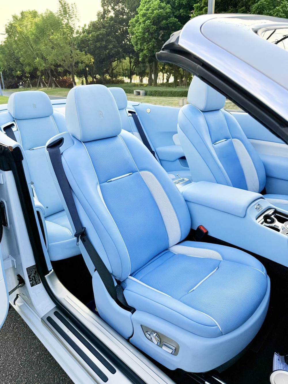 Rolls-Royce Dawn
