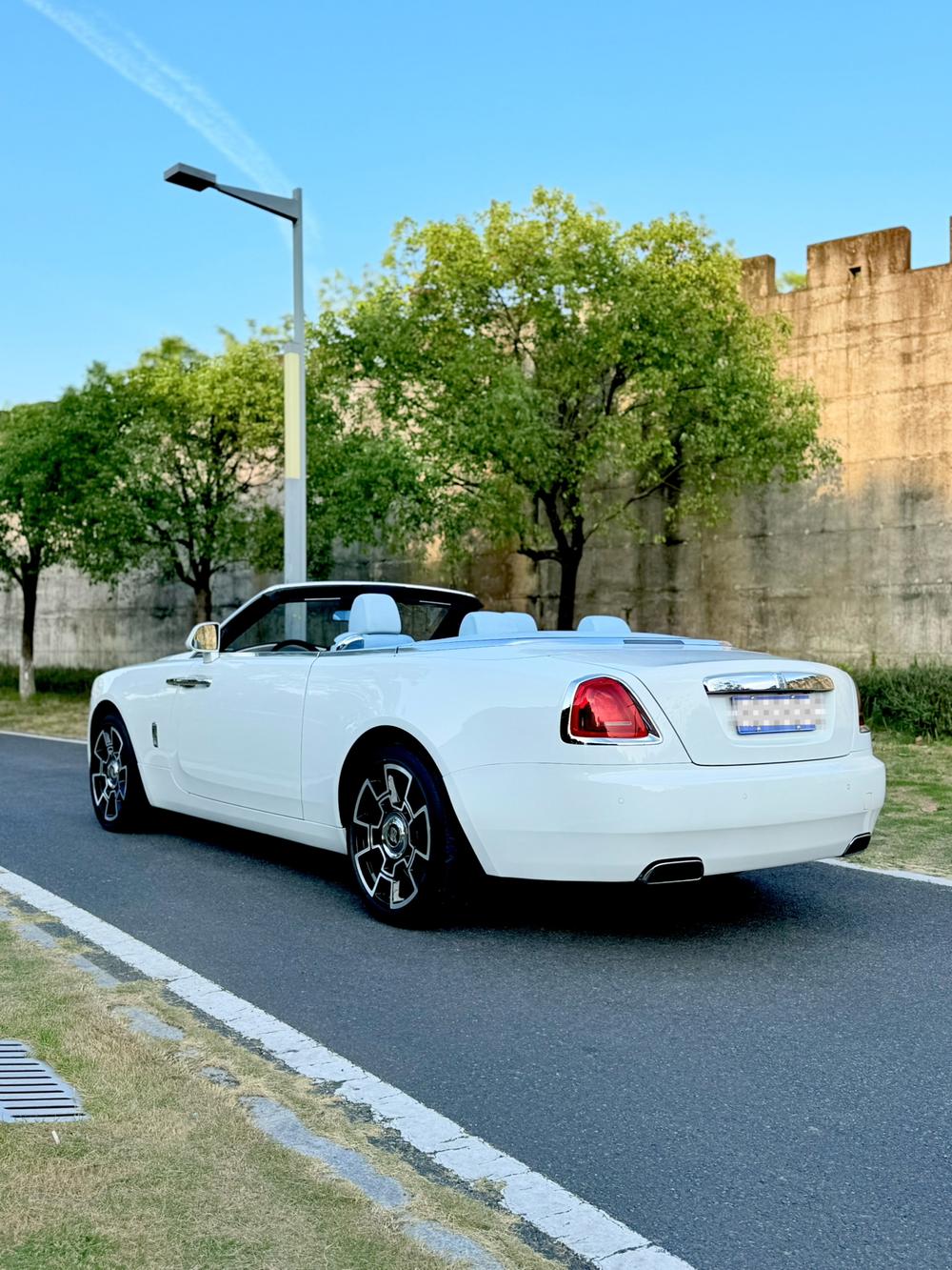 Rolls-Royce Dawn