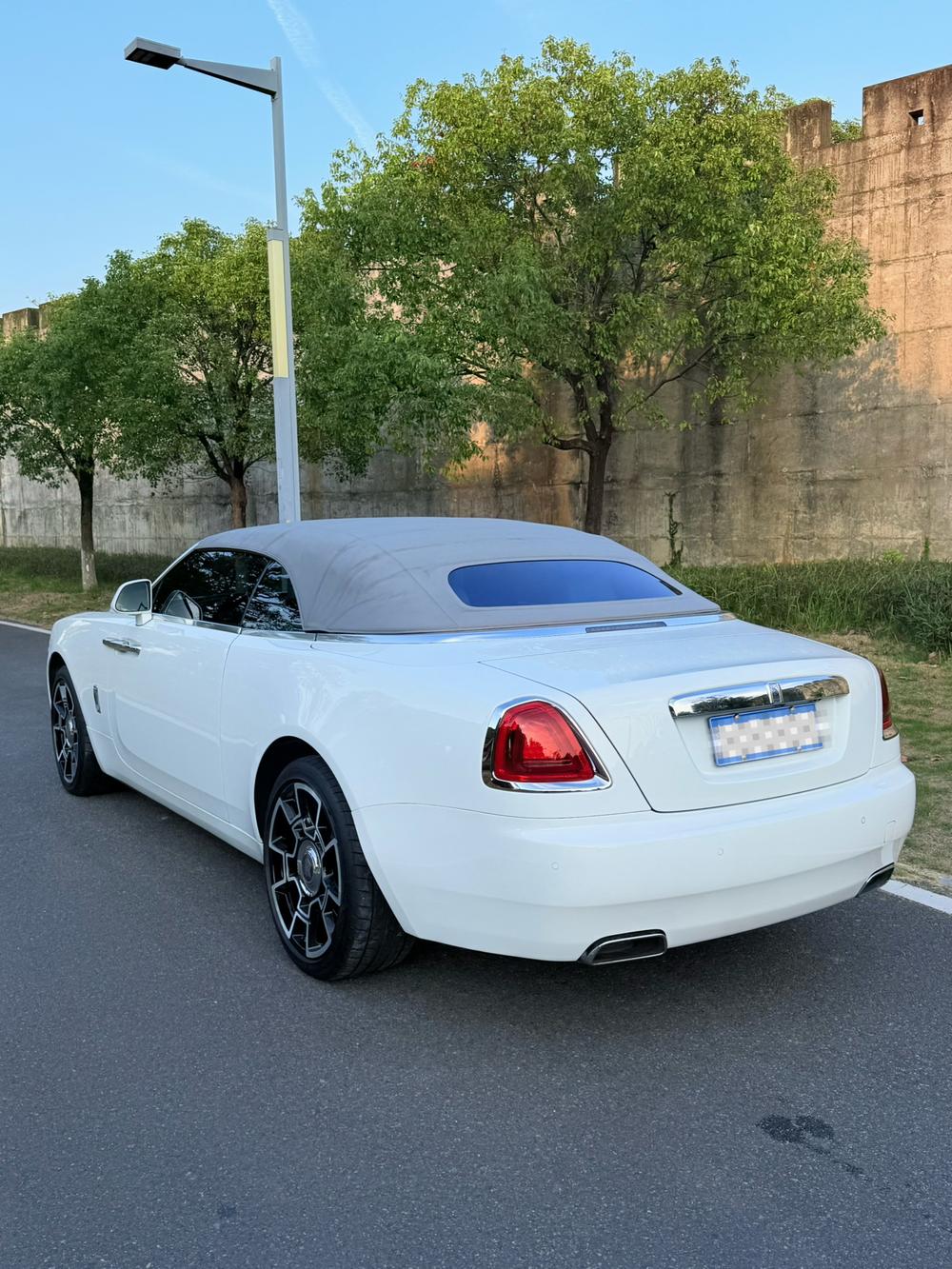 Rolls-Royce Dawn