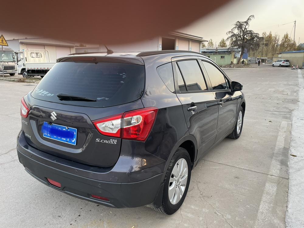 Suzuki S-Cross