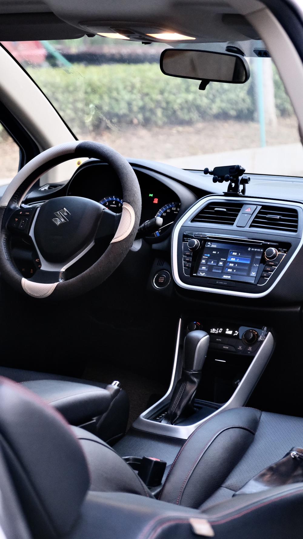 Suzuki S-Cross