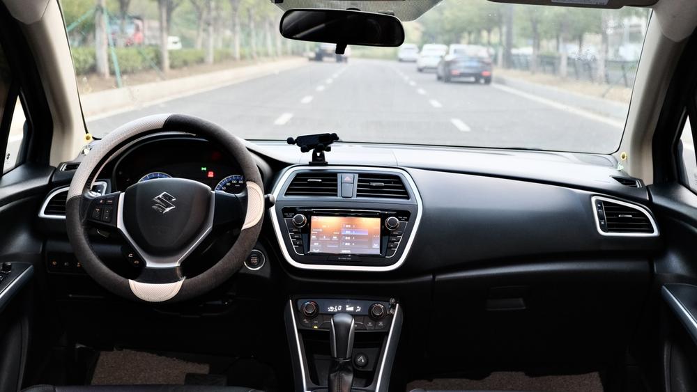 Suzuki S-Cross