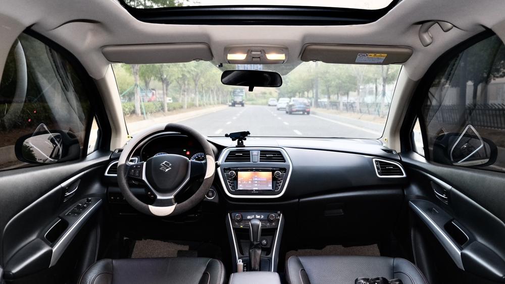 Suzuki S-Cross