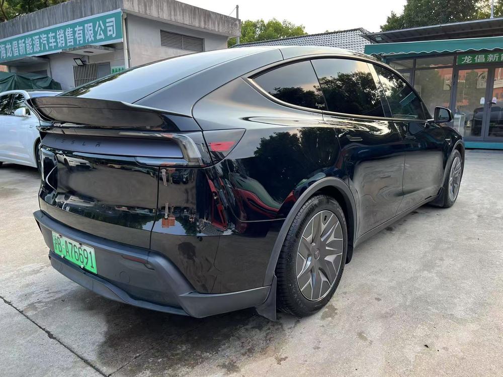 Tesla Model Y L