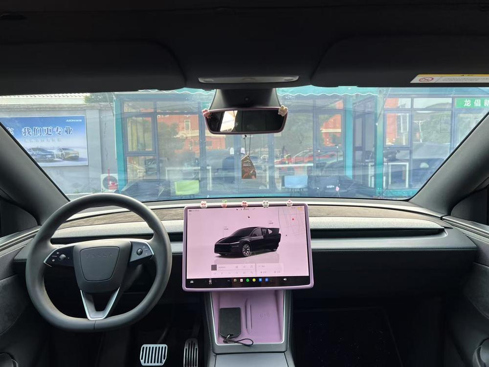 Tesla Model Y L