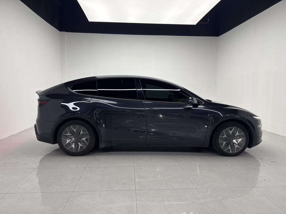 Tesla Model Y L