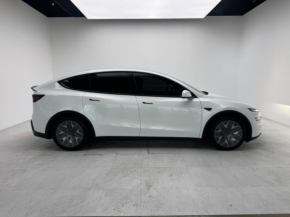 Tesla Model Y L
