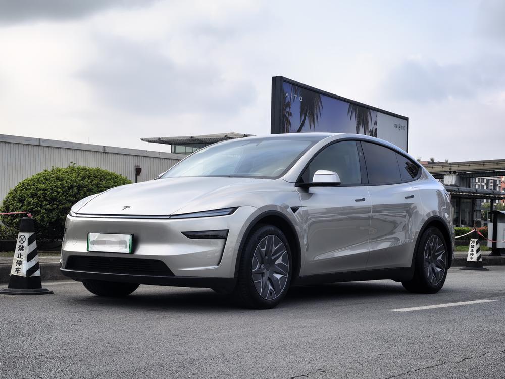 Tesla Model Y L