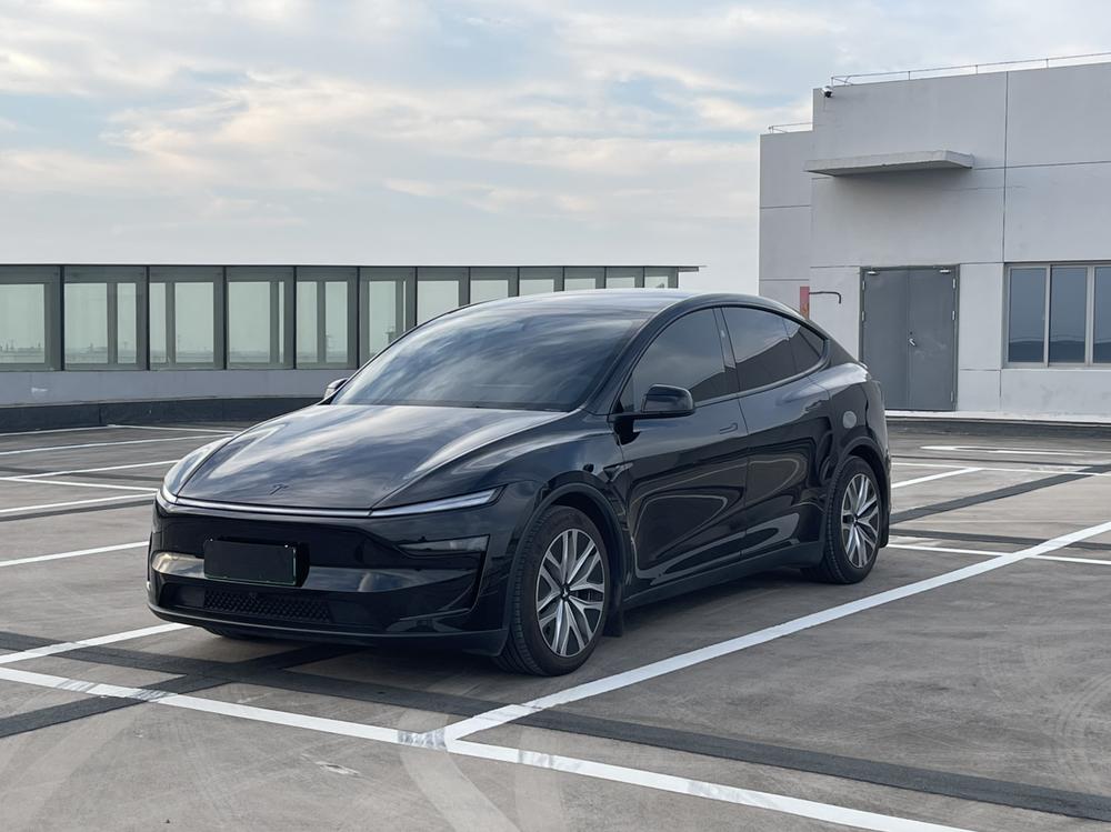 Tesla Model Y L