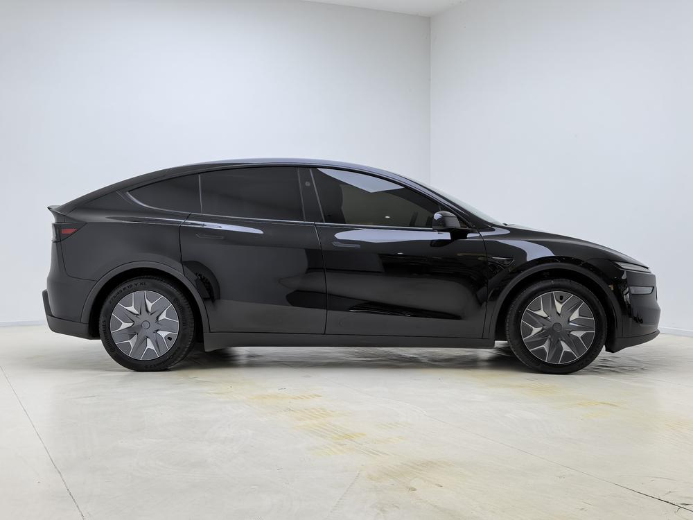 Tesla Model Y L