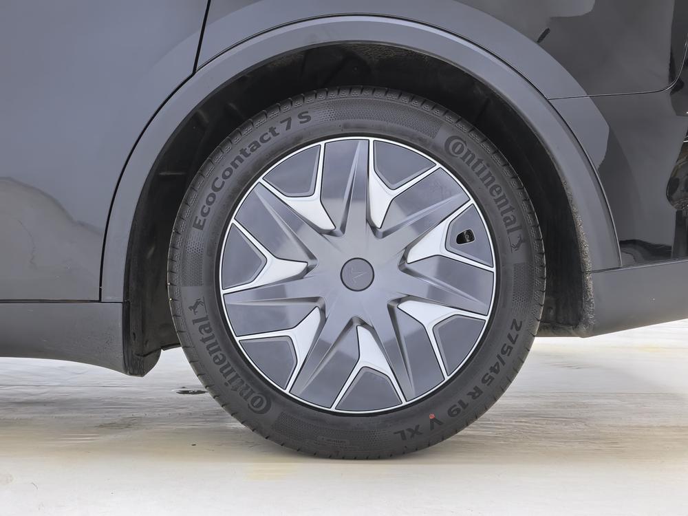 Tesla Model Y L