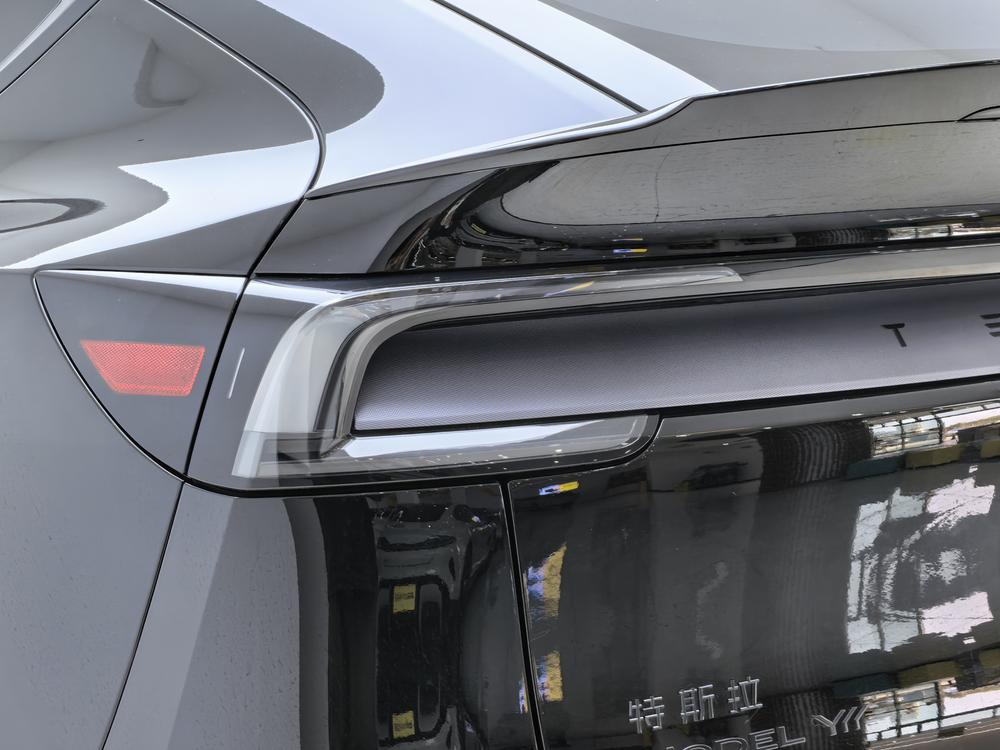 Tesla Model Y L