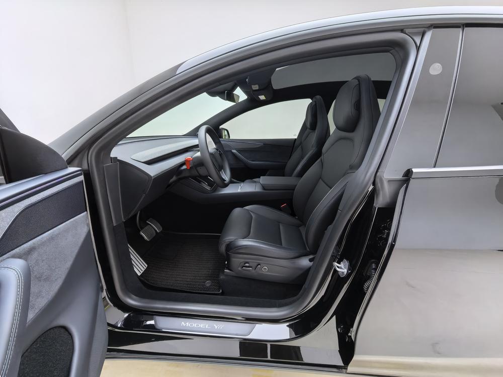 Tesla Model Y L