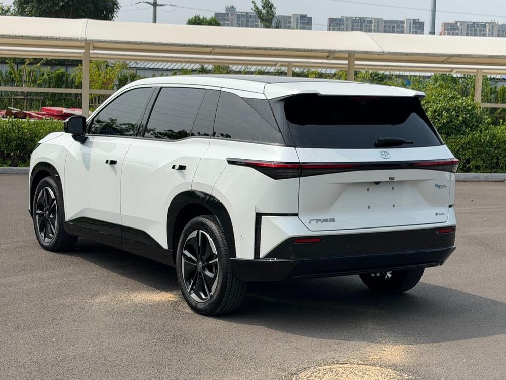 Toyota Bozhi 3X