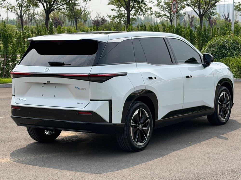 Toyota Bozhi 3X