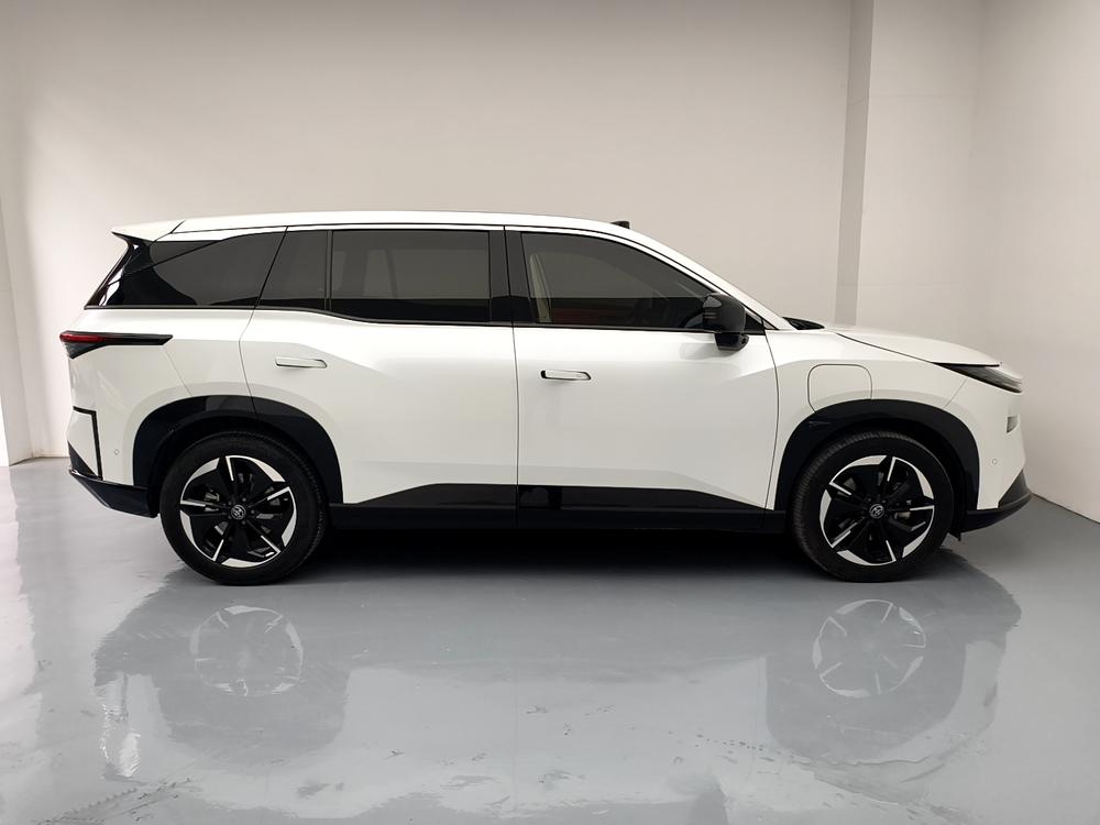 Toyota Bozhi 3X