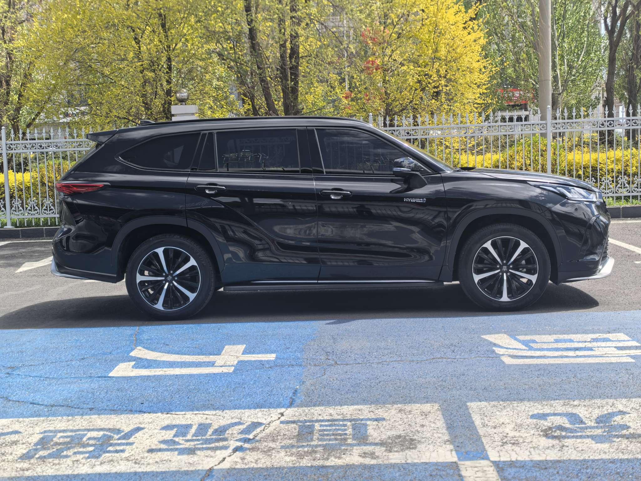 Toyota Crown Kluger