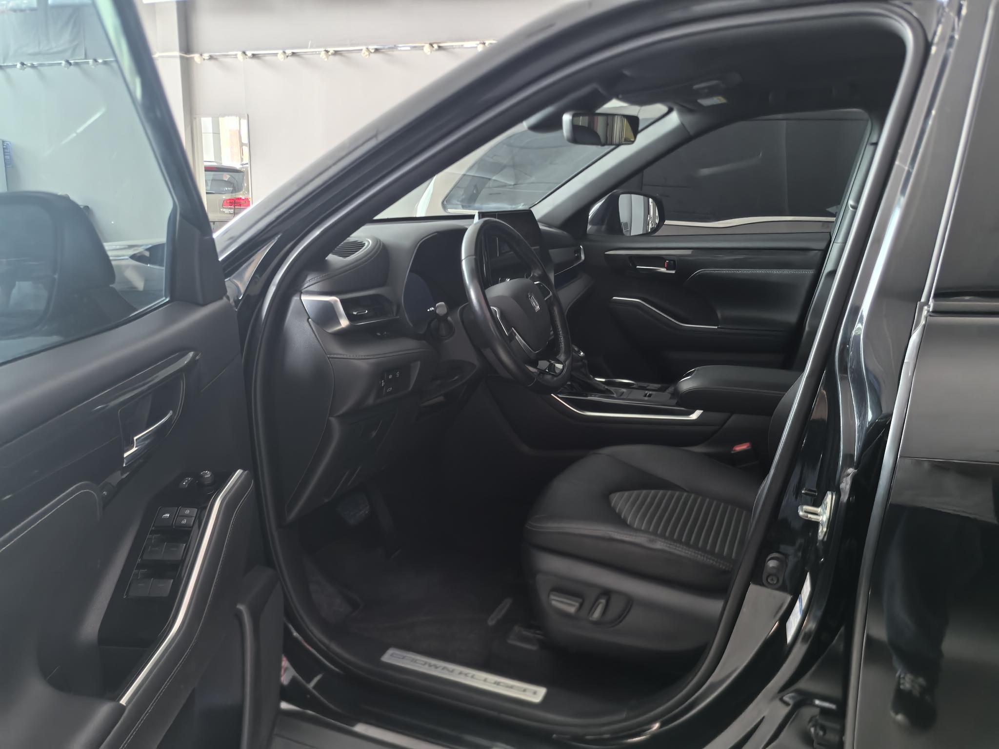 Toyota Crown Kluger