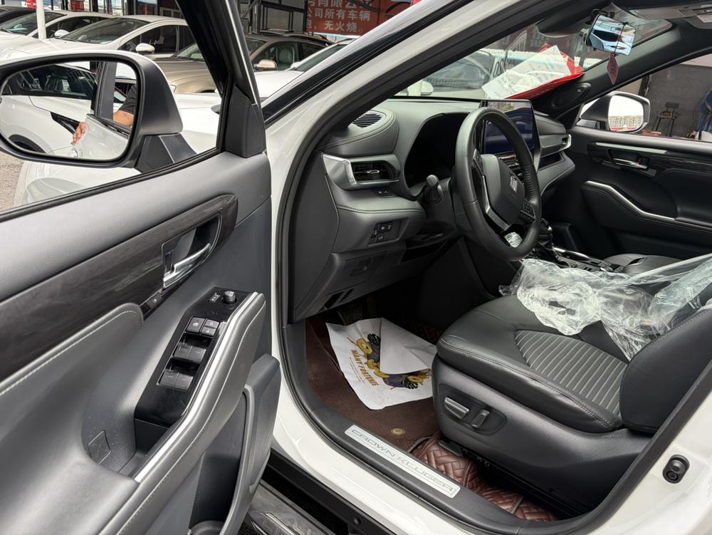 Toyota Crown Kluger