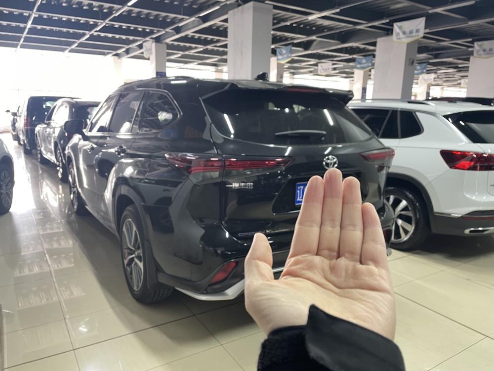 Toyota Crown Kluger