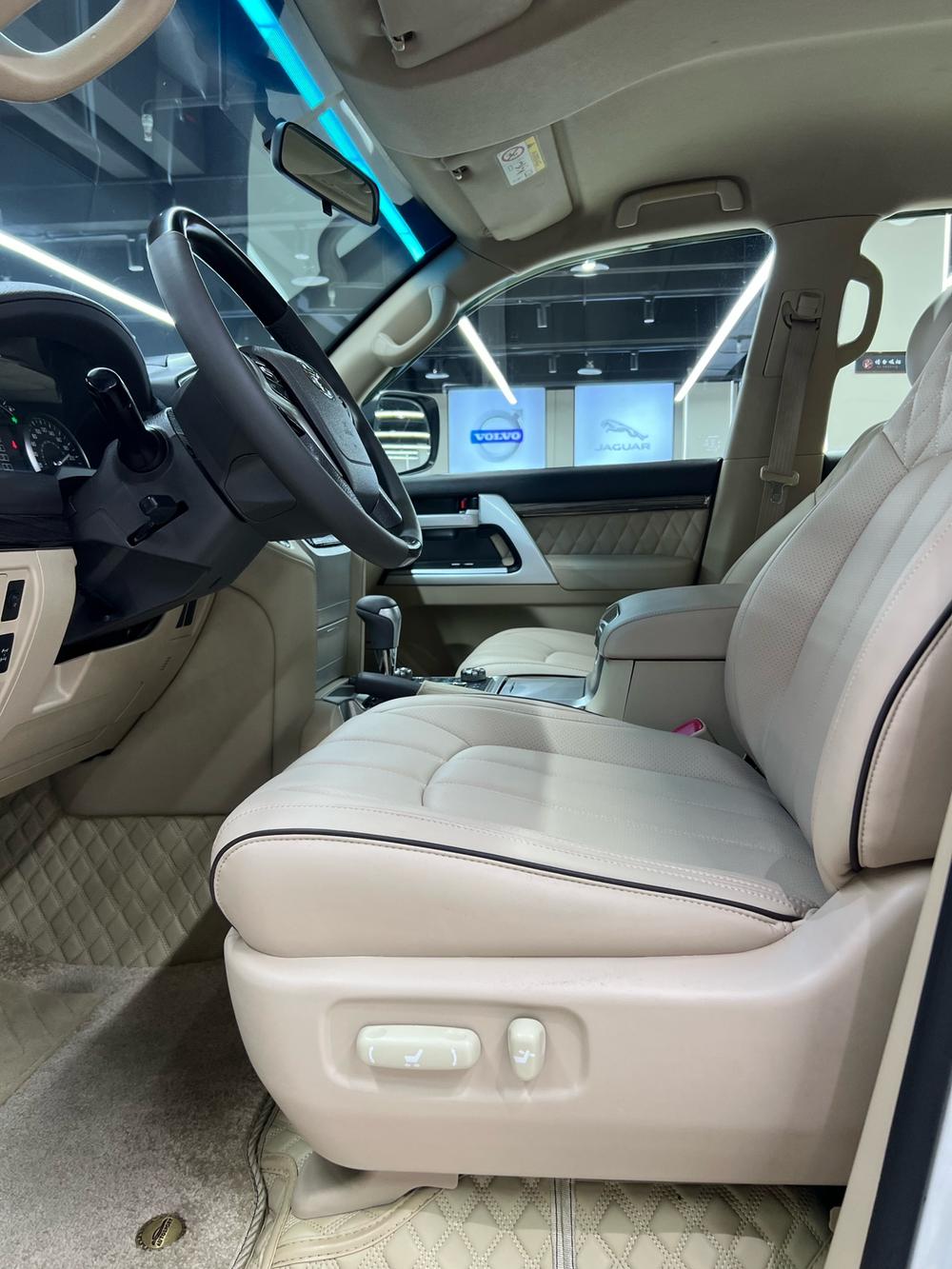 Toyota Land Cruiser (Import)