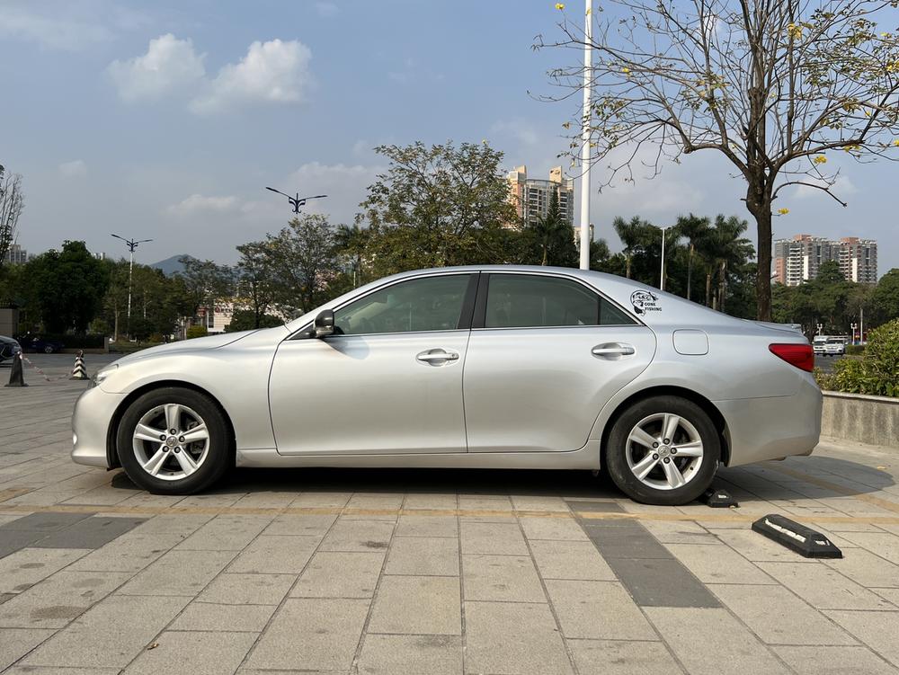 Toyota Reiz