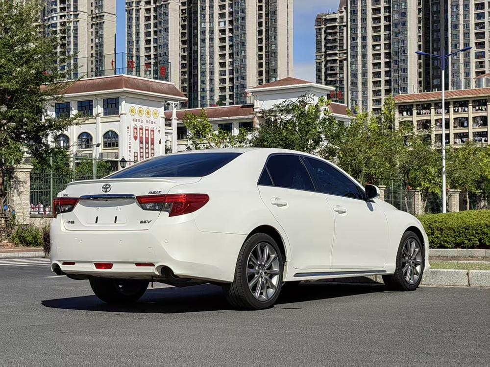 Toyota Reiz