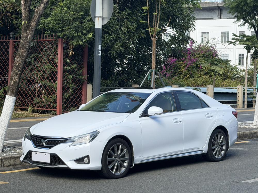 Toyota Reiz