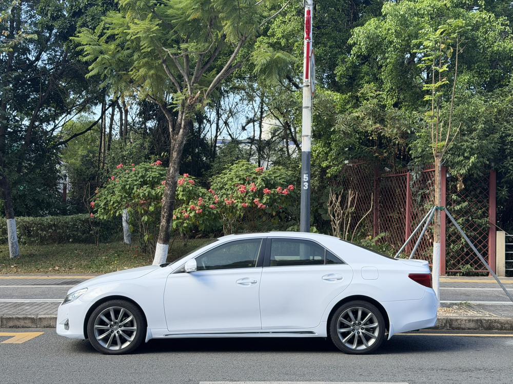 Toyota Reiz