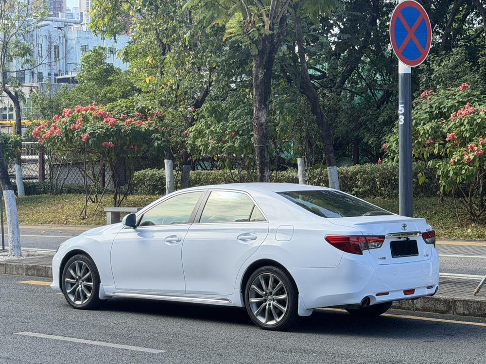 Toyota Reiz