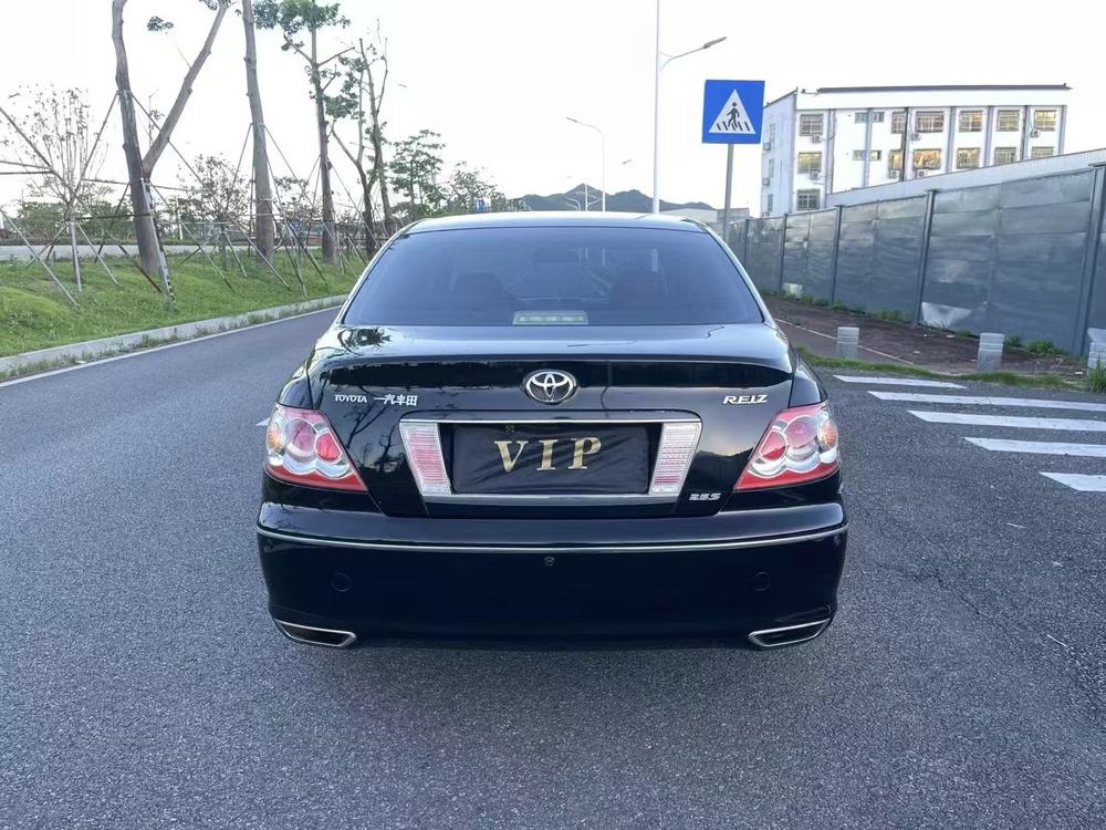 Toyota Reiz