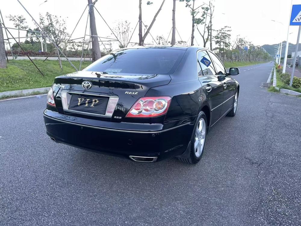 Toyota Reiz
