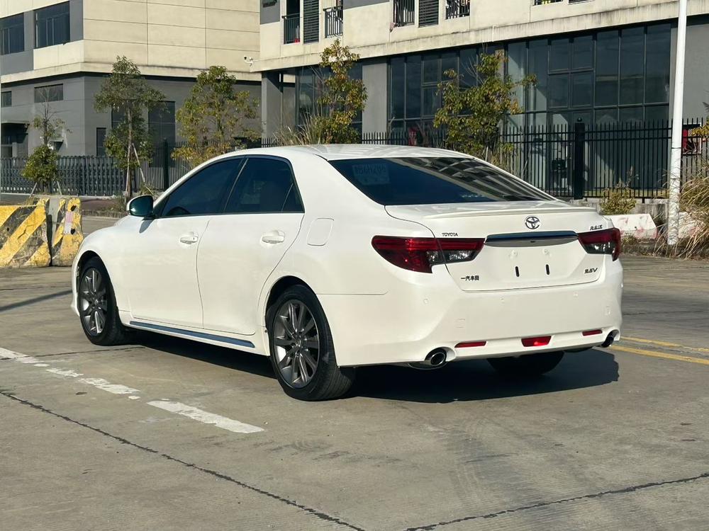 Toyota Reiz