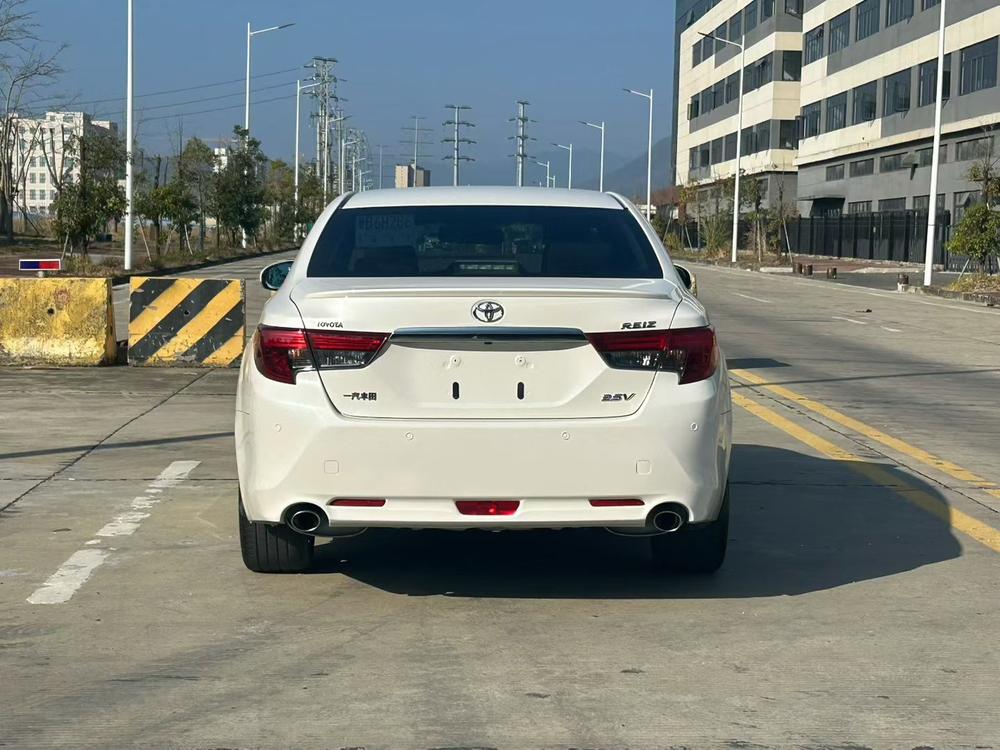 Toyota Reiz