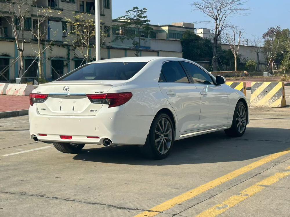 Toyota Reiz
