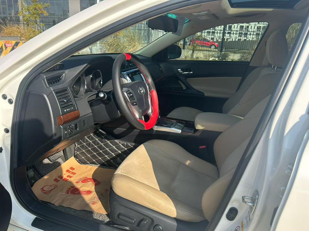 Toyota Reiz