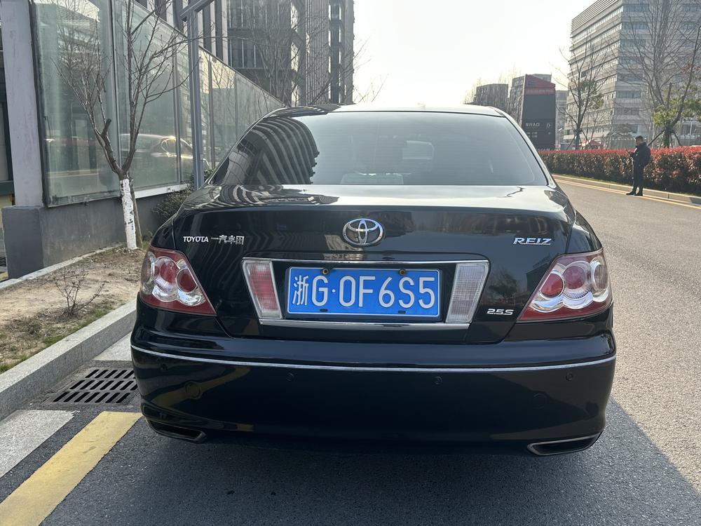 Toyota Reiz