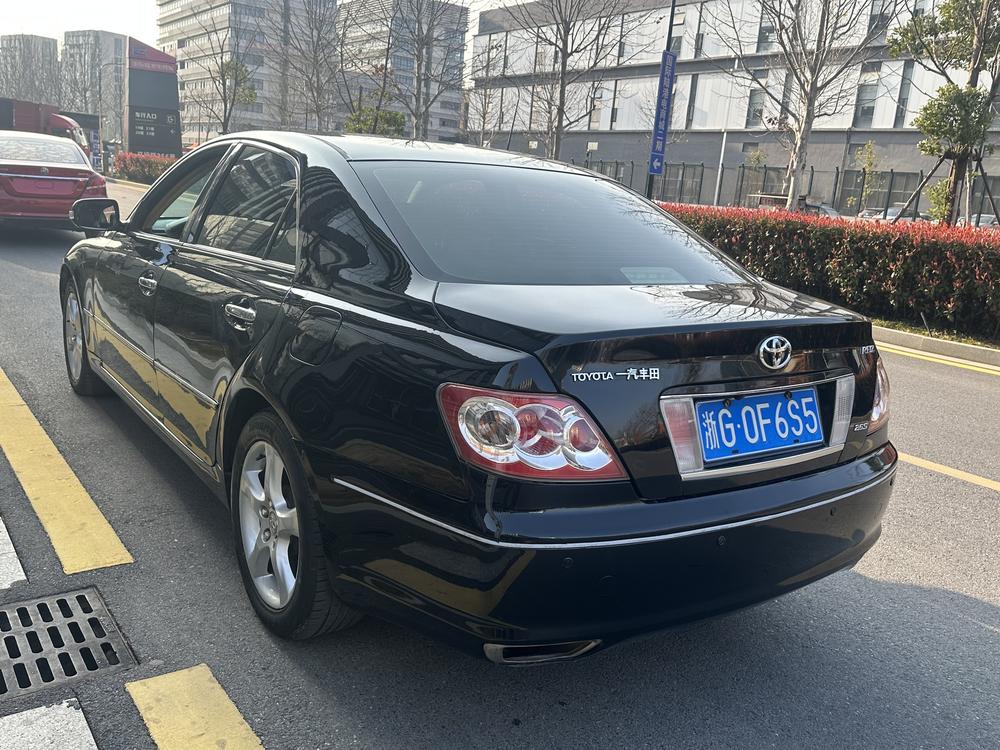 Toyota Reiz