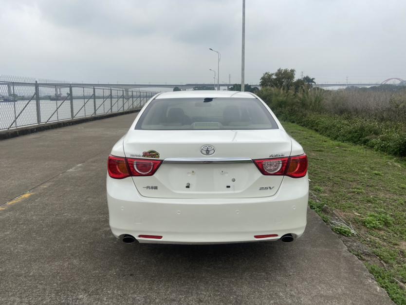 Toyota Reiz