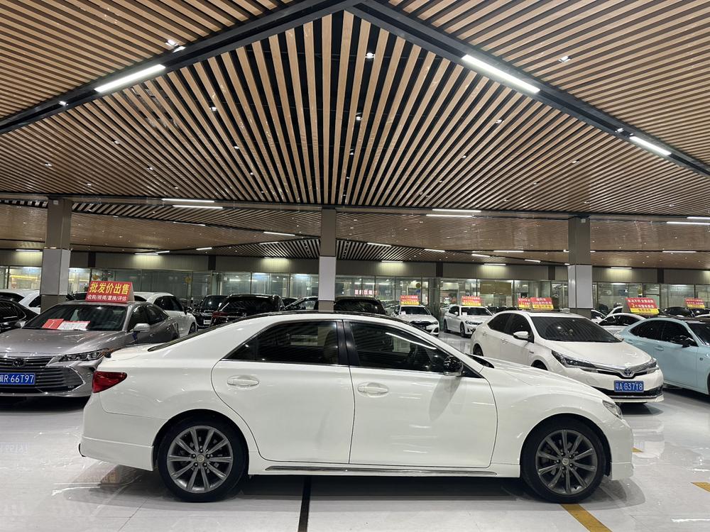 Toyota Reiz