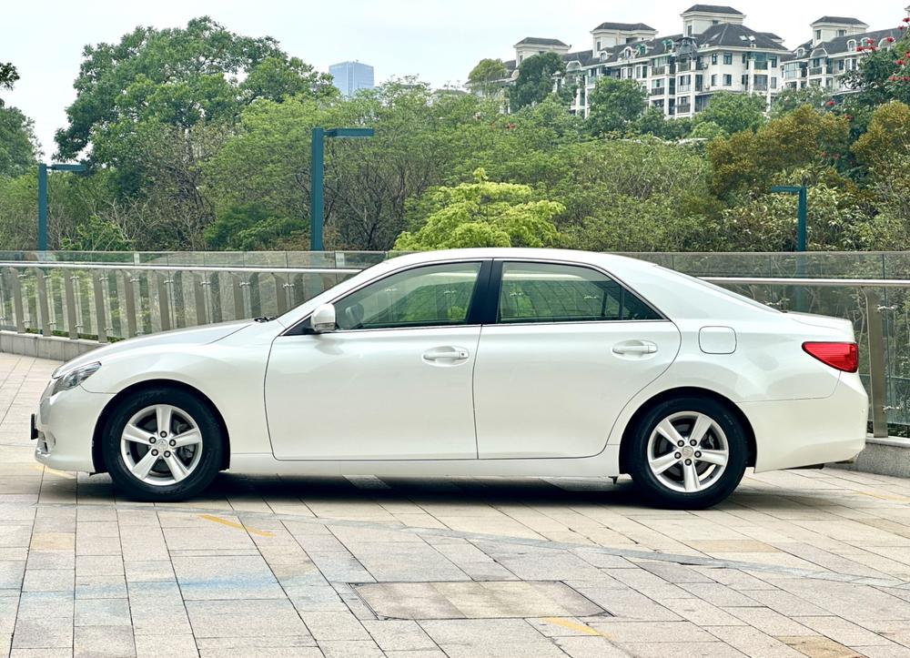 Toyota Reiz