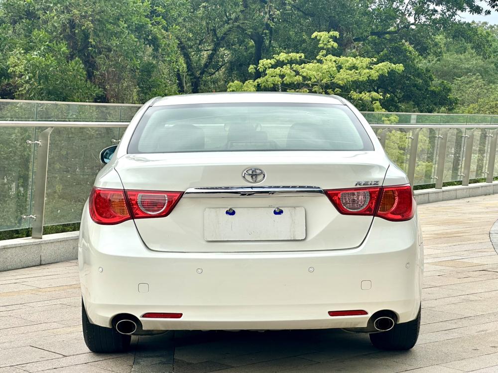 Toyota Reiz