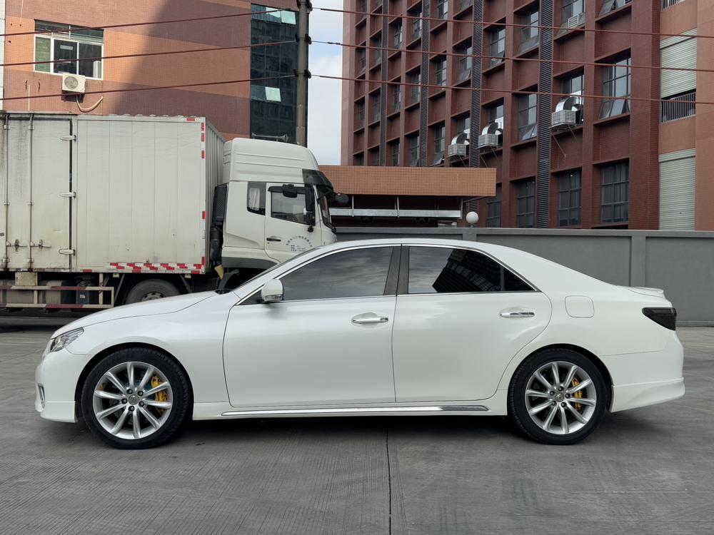 Toyota Reiz
