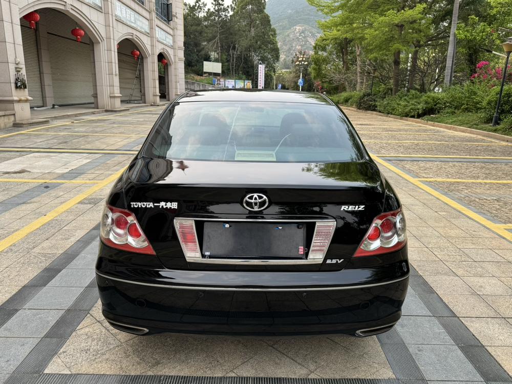 Toyota Reiz