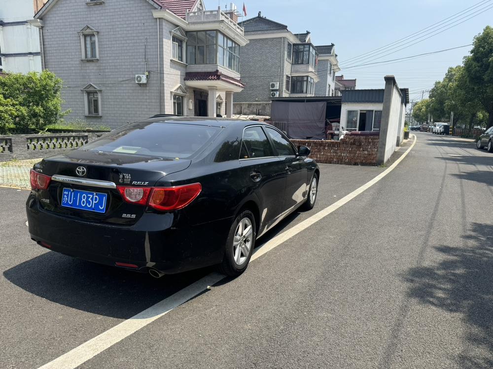 Toyota Reiz