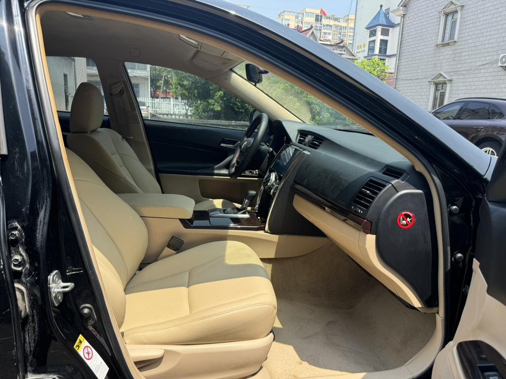 Toyota Reiz