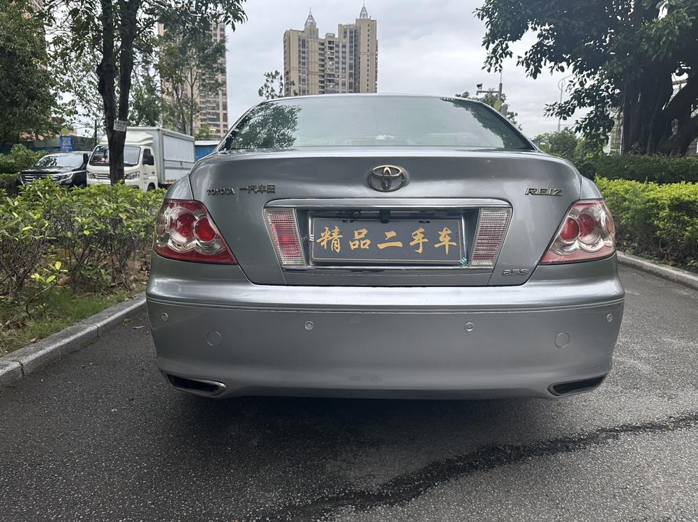 Toyota Reiz
